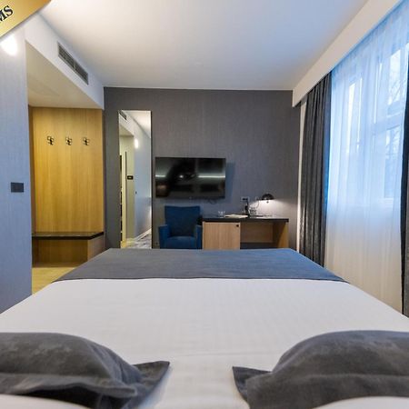 Hotel Jarun Загреб Экстерьер фото